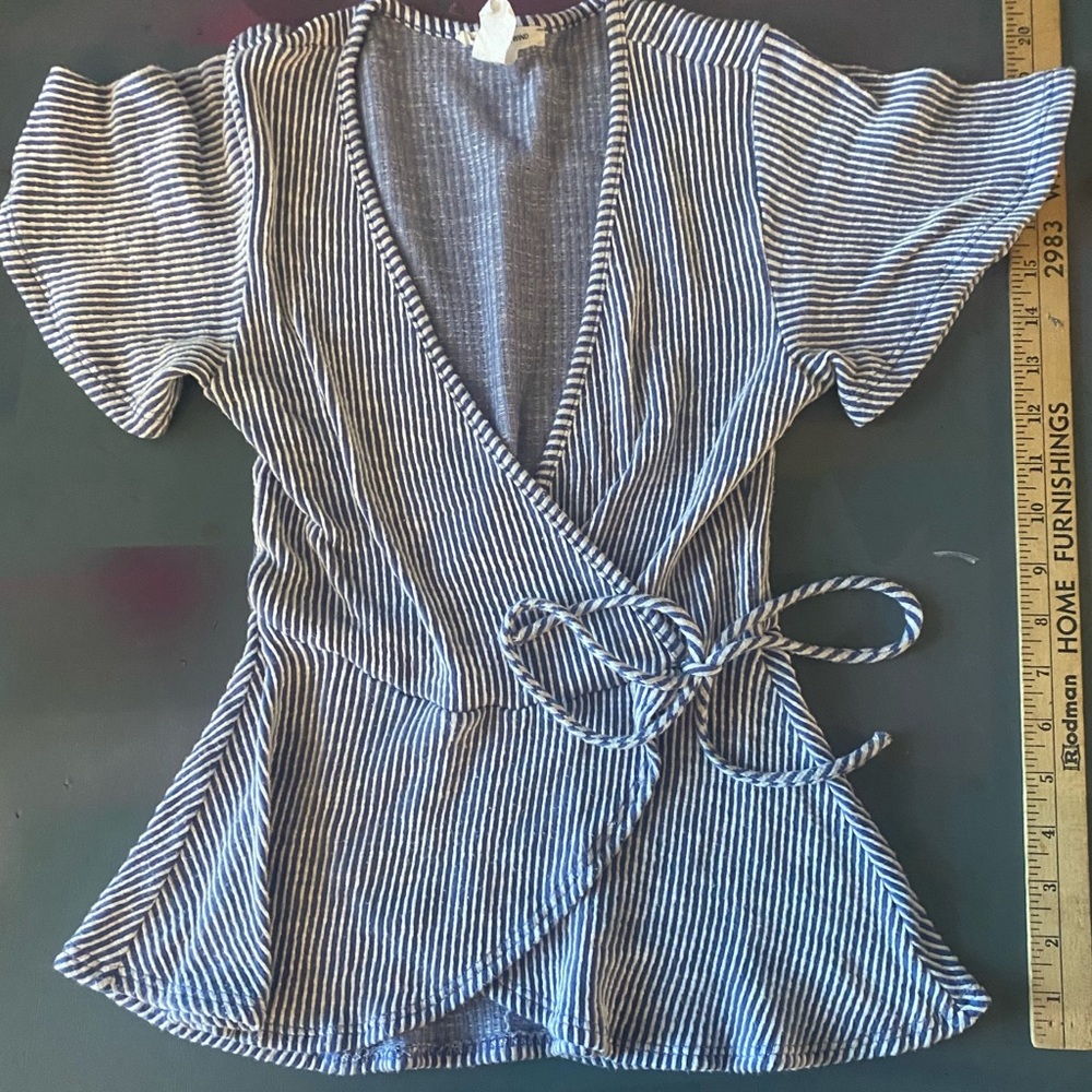 Womens medium Caution to the Wind V-Neck Striped Blouse